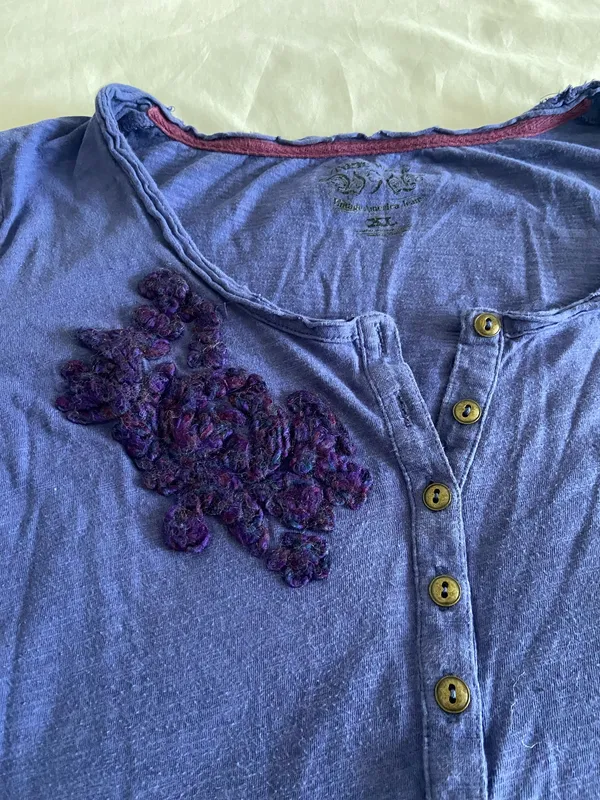 Vintage Nine West purple long sleeve top with dark purple floral embroidery on the chest, size XL #floral #embroidered #vintage - Image 3