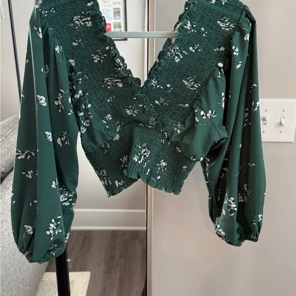 Abercrombie Floral Green Smocked Women's Top - Image 2