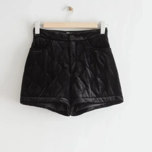 & Other Stories High Waist Quilted Velvet Shorts Coquette Dark‎ Academia Preppy - Image 2