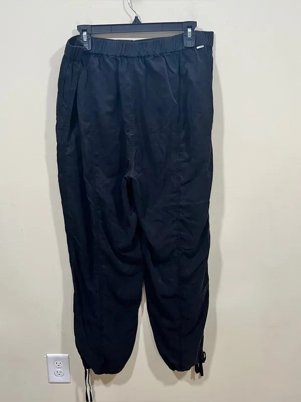 Vuori women’s black joggers dance studio pants size XL - Image 6