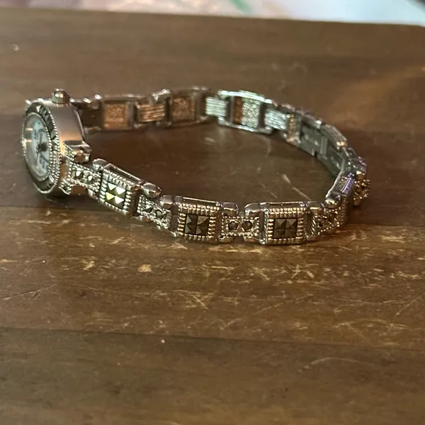 Vintage Gruen silver tone Marcasite watch - Image 3