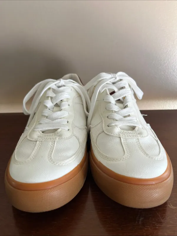Blowfish Tastic White Low-Top Sneakers with Gum Sole and Burgundy Heel - Image 3