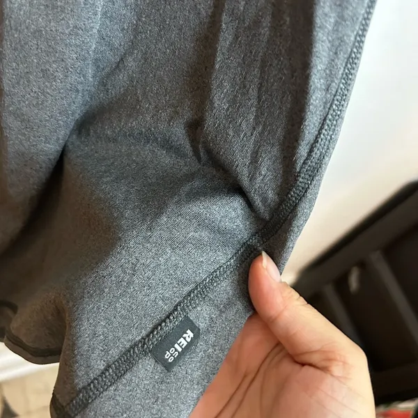 REI Nwt Women’s Gray Lightweight Crewneck - Image 4