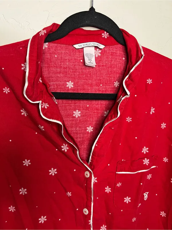 Victoria’s Secret Lipstick Red White Snowflake Short Sleeve Flannel Pajama Set - Image 3