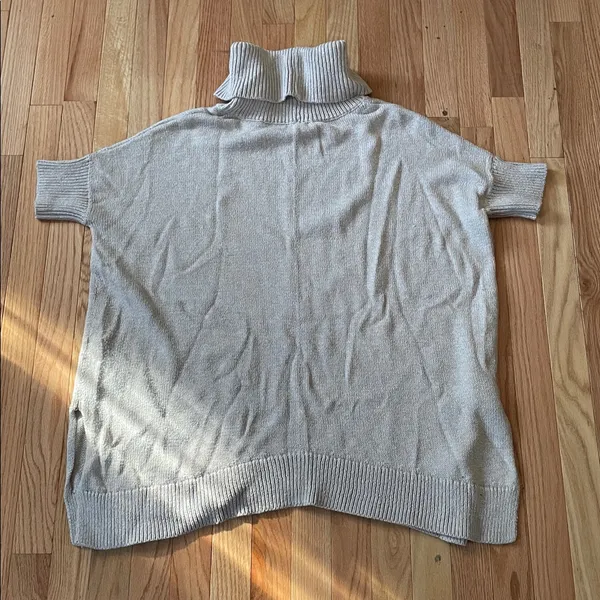 Old Navy Women's Light Gray Turtleneck Sweater - Image 9
