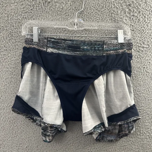 Lululemon Hotty Hot Shorts Low Rise‎ 4" Digital Oasis Athletic Pelaton Women's 8 - Image 4