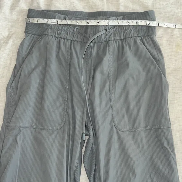 Lululemon Beyond the Studio Crop Joggers Pants Size 4 - Image 9