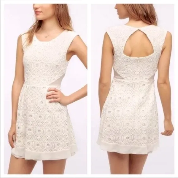 Kimchi Blue Ivory Floral Lace Fit and Flare Mini Dress Back‎ Keyhole Size 4 - Image 2