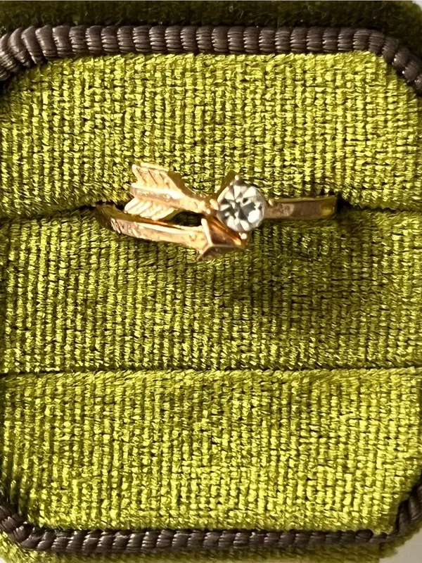 Arrow Ring with Diamond Accent Stainless Steel Golden Ring Size 6 NWT - Image 2
