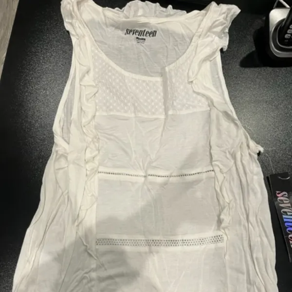 NWT Seventeen Womens Large Plain White Tank Top Blouse Sleeveless Round Neck - Image 2