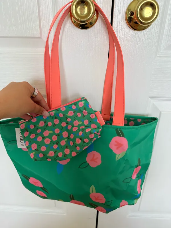 Clinique Tote Bag with mini makeup bag inside  - Image 3