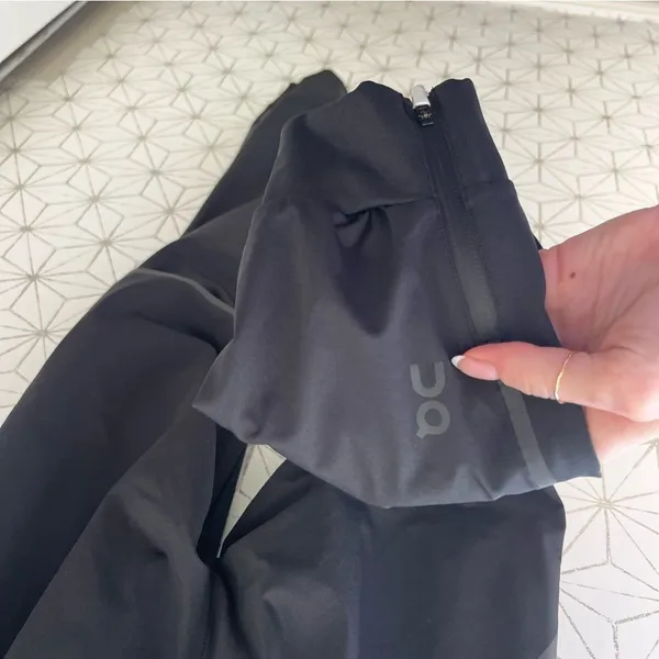 On Running Paneled Black Windbreaker Jogger Pant Size XS - Image 7