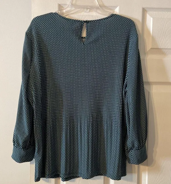 Adrianna Papell shirt size L preowned in excellent condition - Image 4