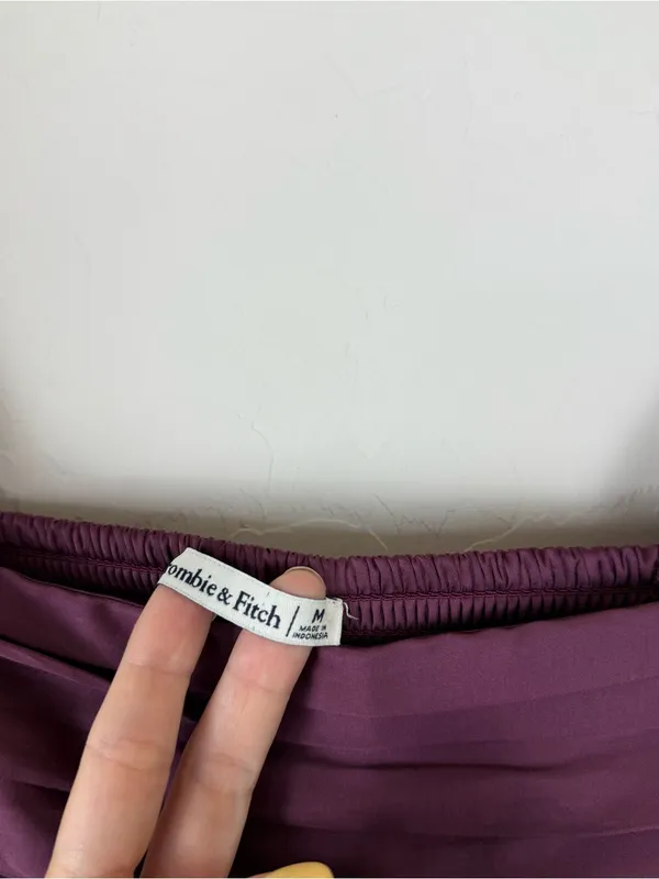 Abercrombie Emerson Satin dress in Wine - Image 3