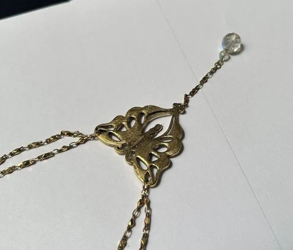 Women’s Pretty Signed Avon Gold Tone / Rhinestone Butterfly Beaded Necklace - Image 8