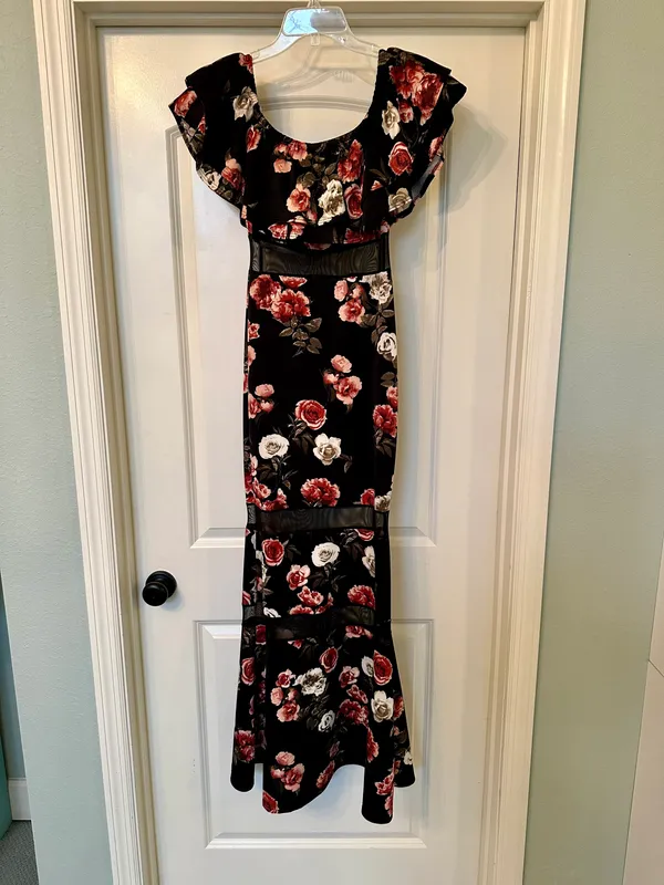 Minette - STUNNING Black and Floral Fit & Flare Off The Shoulder Dress! - Image 2