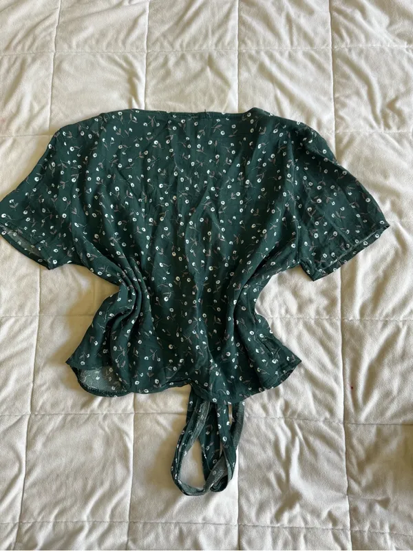 Brandy Melville Women’s Green Tie-Front Crop Top with Micro Dot Print - Image 4