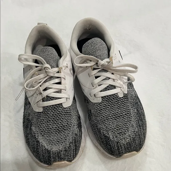 Nike Women's Sneakers in Black and White - Image 6