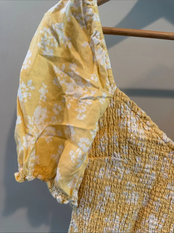 Abercrombie & Fitch Large Yellow Floral Smocked Linen-Blend Crop Top w/Scrunchie - Image 4