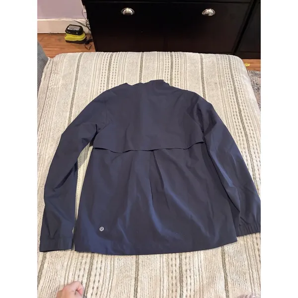 Lululemon women's navy blue lightweight hooded windbreaker jacket 6 - Image 11
