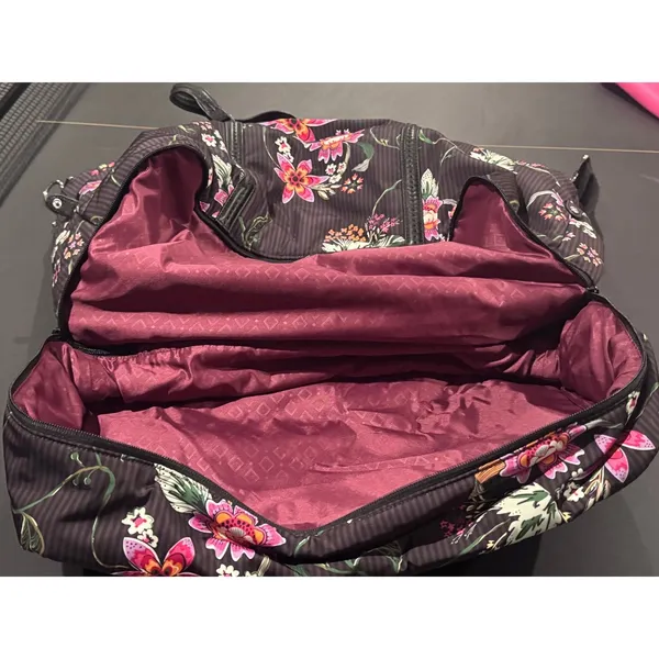 Vera Bradley large duffle bag with accessories. Excellent‎ condition - Image 5