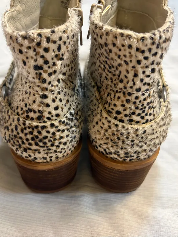 Very G Spotted Calf Hair Style Ankle Booties - Image 5