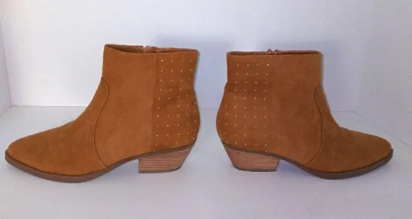 GUESS Women's 7.5M Ankle Heeled Boots Camel Color - Image 2