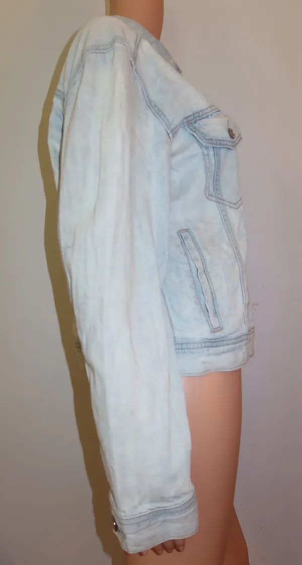 American Eagle Light Wash Jean Jacket - Image 2