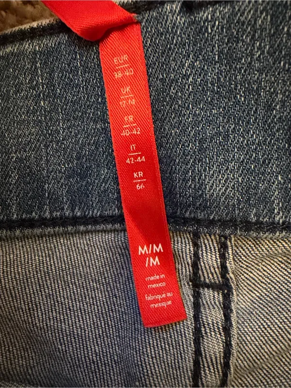 Spanx Classic High-Rise Crop Kick-Flare Jeans - Medium - Image 7