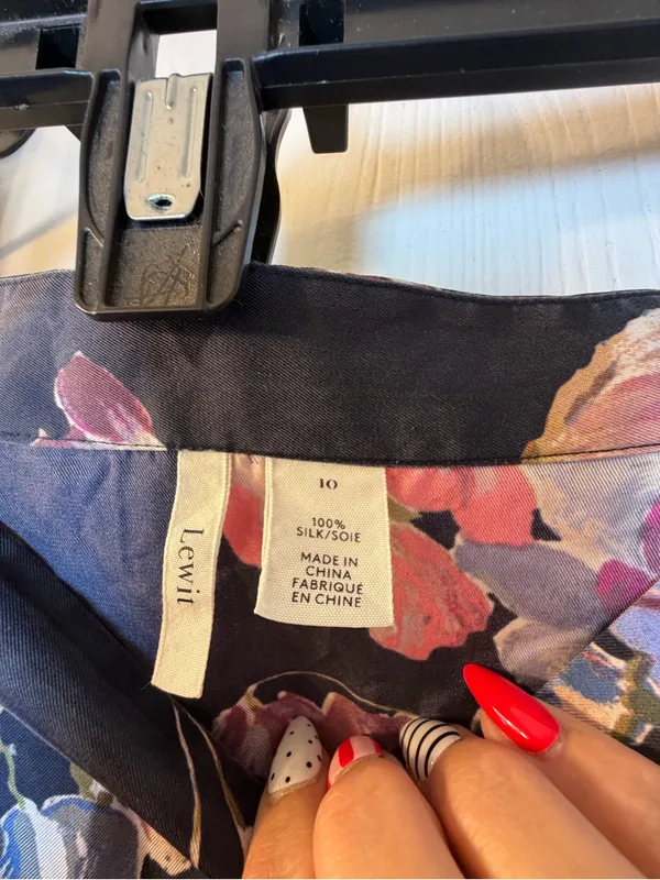Lewit 100 % Silk Navy Floral High-Low Skirt - Image 3