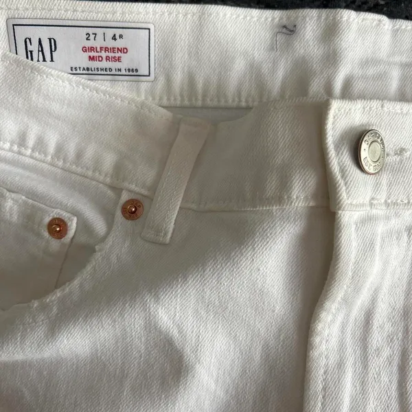 GAP Women’s size 27in Wide Straight Leg Jeans - Image 2