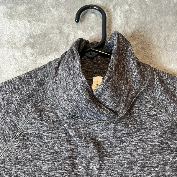 Lululemon Warm Your Core‎ Long Sleeve Tee Heathered Black Size 4 - Image 3