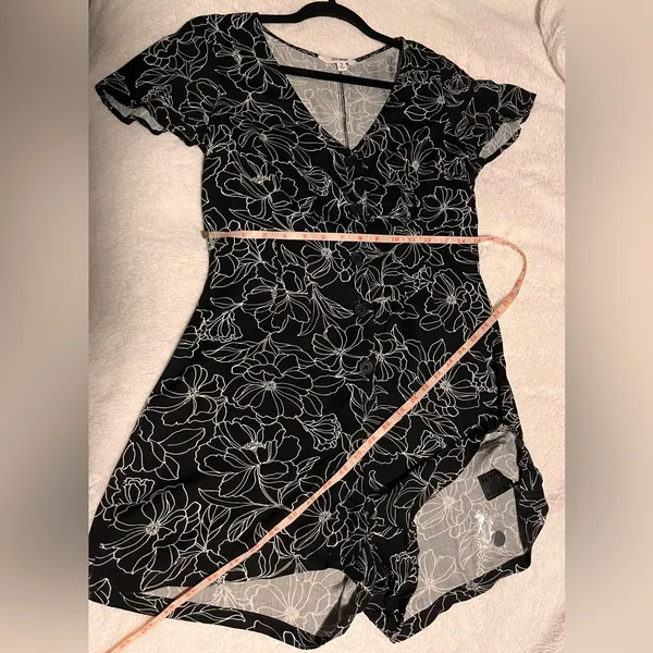 Steve Madden NWOT Elegant Black Floral Dress‎ new without tag - Image 4