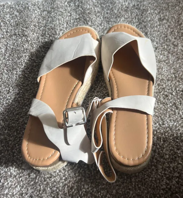 sandles Size 6 - Image 2