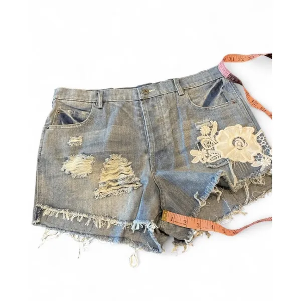 POL NWT $98 Denim Cut Off Shorts Distressed Floral Lace Appliqué Accents - Image 7