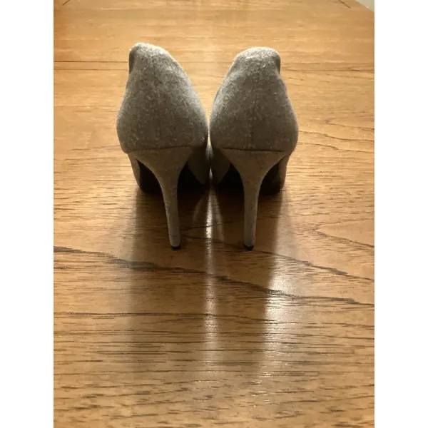 Bamboo Women's Gray Faux Suede Round Toe Stiletto Pumps Slip On US 9 - Image 3