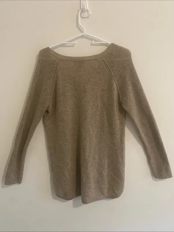 Griffin Cashmere V Neck Sweater Oatmeal Tan Size M - Image 5