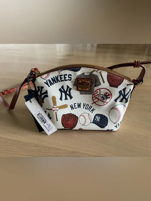 MLB New York Yankees Suki Crossbody white NWT - Image 2