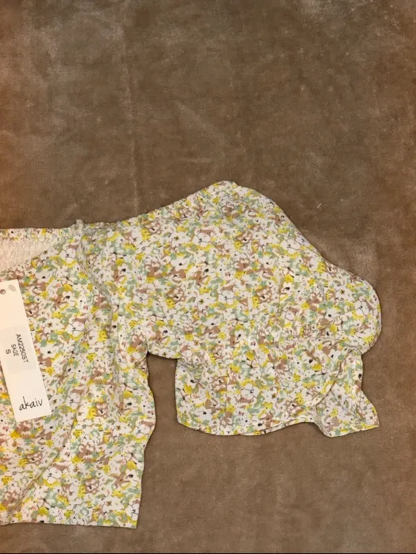Kaii Yellow Floral Puff-Sleeve Tie-Front Crop Top with White Accents - Image 5