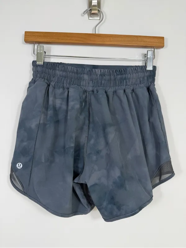Lululemon Hotty Hot High Rise Shorts Size 4 Gray Tie Dye Lined 4” - Image 2