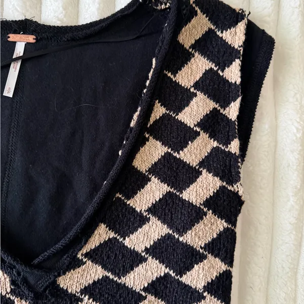 Free People Black and Cream Diamond Crop Top sweater - Image 2