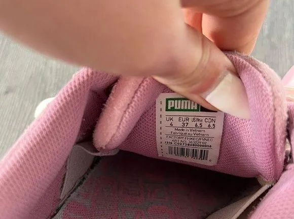 Puma Pink Basket Heart Suede Sneakers Large Pink Bows Size 6.5 Great Condition - Image 4