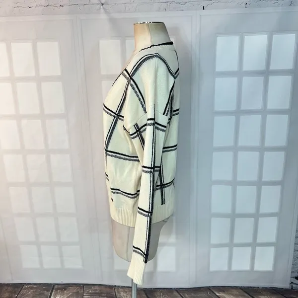 Moth Anthropologie Black White Windowpane Plaid V-Neck Sweater Size Medium - Image 9
