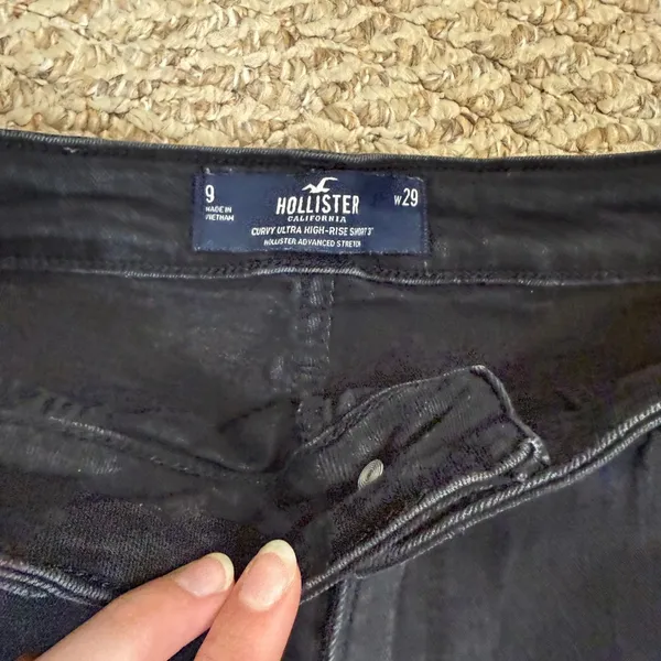 Hollister Curvy Ultra High-Rise Shorts 9 W29 Black Denim Frayed Hem Stretch - Image 3