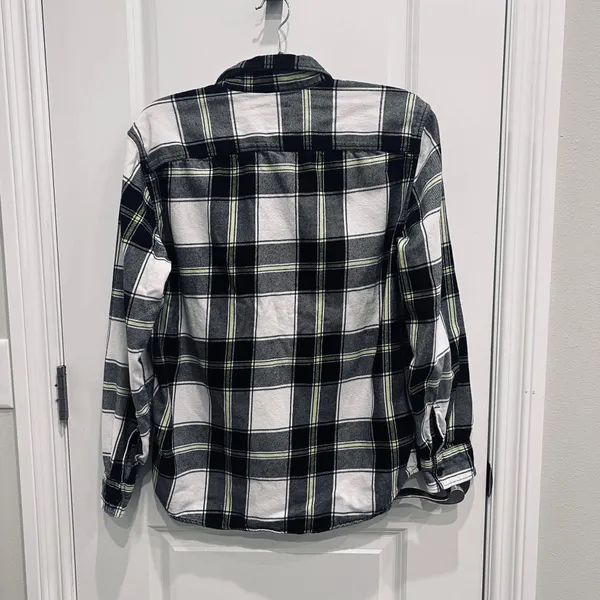 American Eagle Men’s Classic Fit Button Down Plaid Flannel Shirt Large - Image 2