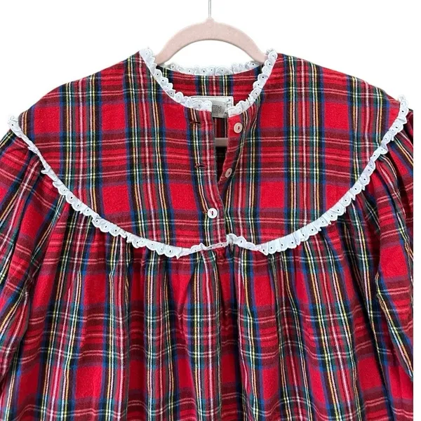 BellePointe Long Nightgown Plaid‎ Flannel Medium Christmas Eyelet Trim Vintage - Image 4