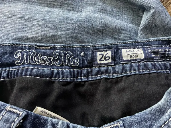 Miss Me Bootcut Jeans Signature Size 26 - Image 3