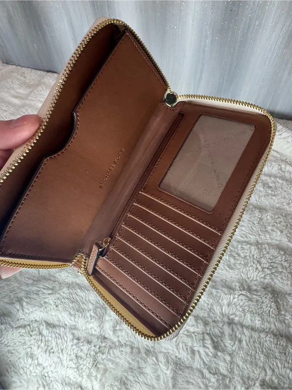 Michael Kors Jet Set Travel Wallet - Image 7