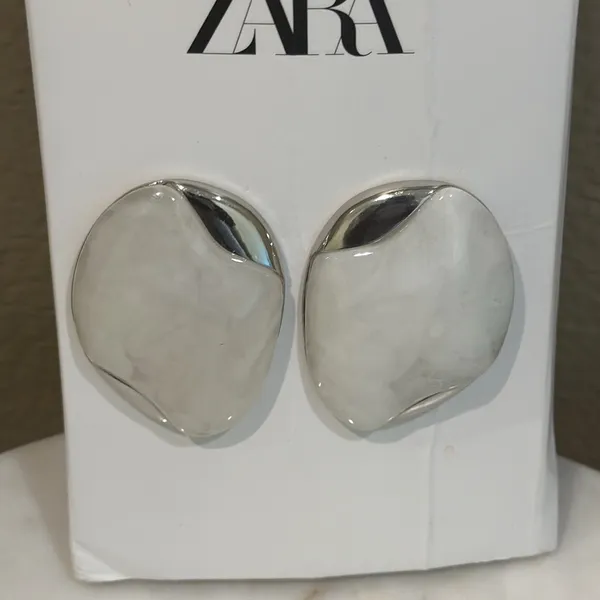 ZARA NWT  Oversized white and silver earrings - Image 2