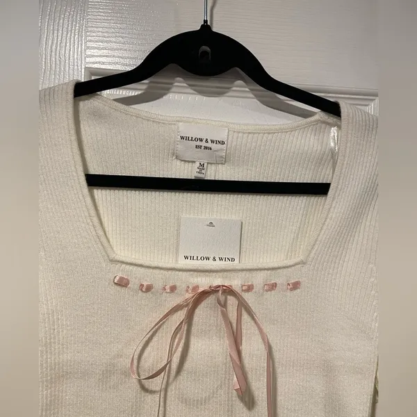 NWT Willow & Wind Size M Cream Long Sleeve Ribbed Knit Top Pink Satin Bow Detail - Image 4